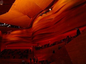コンサート内の壁と天井