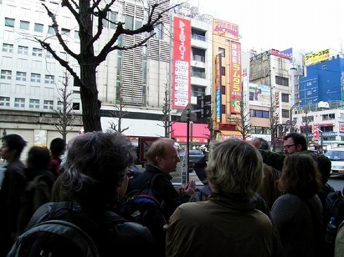 東京の街角にて